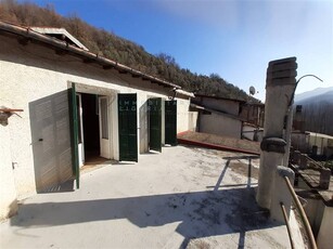 Rustico casale in Via Sant'Anna in zona Ponti a Pornassio