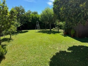 Villa Bifamiliare con giardino a Calci