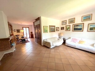 Villa con giardino a Calci