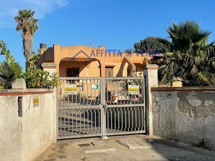 Villa con giardino in viale lido 36, Noto