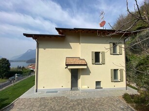 Villa in vendita a Porlezza