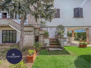 Villa in vendita a Sirmione