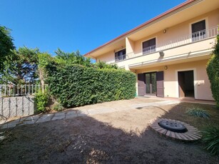Villa in vendita, Montepaone lido