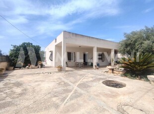 villa indipendente in vendita a Cava d'aliga