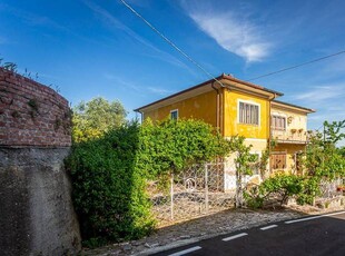 Villa Indipendente in Vendita a Lajatico, Toscana