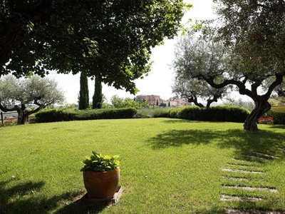 Prestigiosa villa di 330 mq in vendita, via 1° Maggio, Loreto Aprutino, Abruzzo