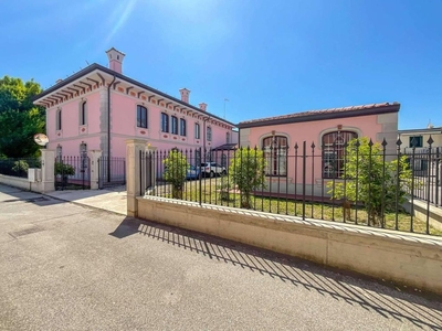 Prestigiosa villa in vendita via Stazione, San Giorgio di Nogaro, Udine, Friuli Venezia Giulia