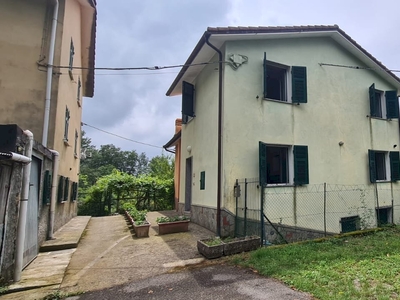 Vendita: Casa indipendente - 48000 € - Lumarzo