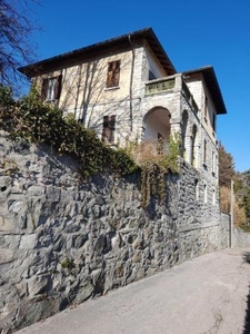 Villa in vendita a Caglio