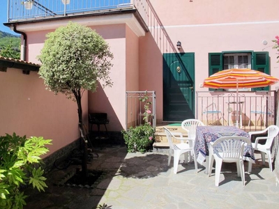 Appartamento a Rossi con giardino, terrazza e barbecue
