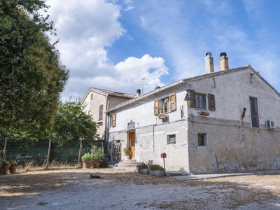 Casa indipendente in vendita a Ostra Vetere