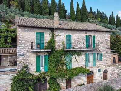 Casa Indipendente in Vendita ad Assisi - 700000 Euro