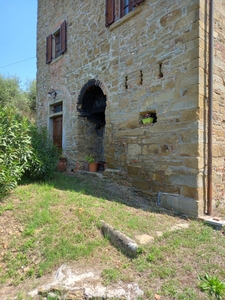 Rustico con giardino in statale 71, Arezzo