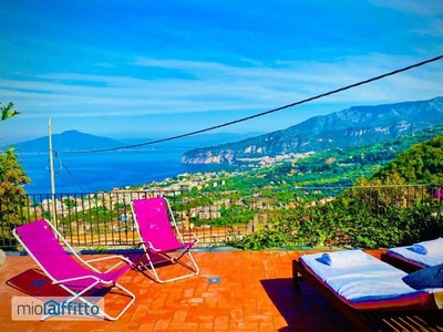 Villa arredata con terrazzo Sorrento