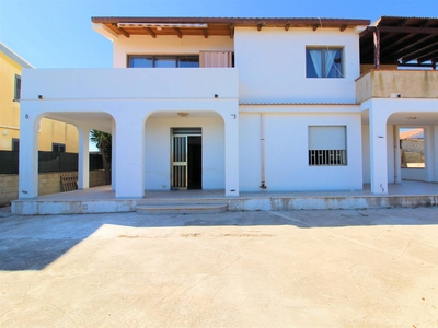Villa bifamiliare in vendita a Ragusa Periferia Extra-urbana