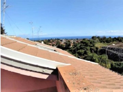 Villa vista mare in via giuseppe vitale 29, Acireale