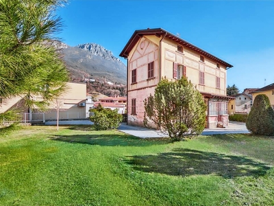 Casa a Mandello Del Lario con giardino privato