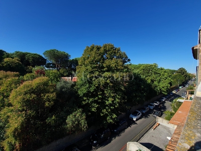 Casa a Roma in Via Grottaferrata, Arco di Travertino