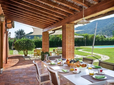 Splendida villa indipendente con A\/C, Wifi, piscina privata, Tv, veranda, parcheggio, vicino Lucca