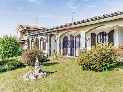 Vendita Villa Via Rossini, Biandronno
