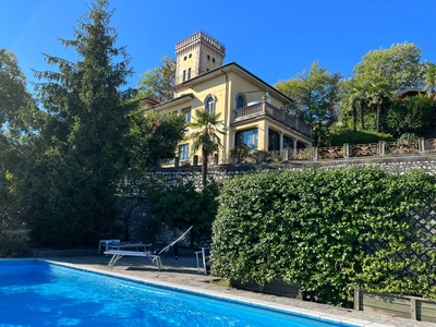 Villa con terrazzo a Gavirate