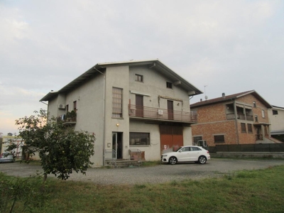 villa indipendente in vendita a Medesano