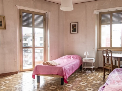 Arredato camera in appartamento a Pigneto, Roma