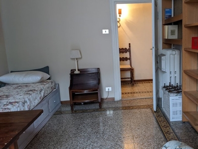Posto letto in affitto in appartamento con 4 camere da letto a Firenze