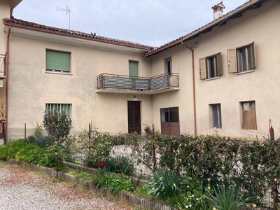 Appartamento in Passons, Pasian di Prato, 1 bagno, 190 m² in vendita