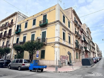 Appartamento in Via dante 5, Taranto, 5 locali, 2 bagni, 140 m²