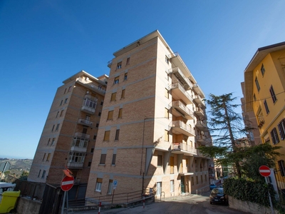 Appartamento in Via Dei Martiri Lancianesi 49 in zona v. Europa a Chieti