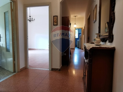 Appartamento in Via Piave, Vado Ligure, 5 locali, 1 bagno, 107 m²