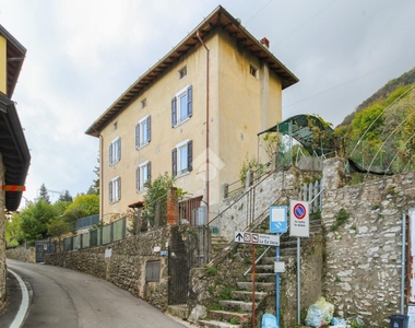 Casa indipendente in vendita a Gargnano