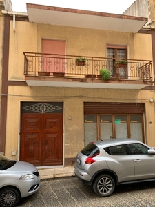 Casa indipendente in Via Piave, Castelvetrano, 8 locali, 2 bagni