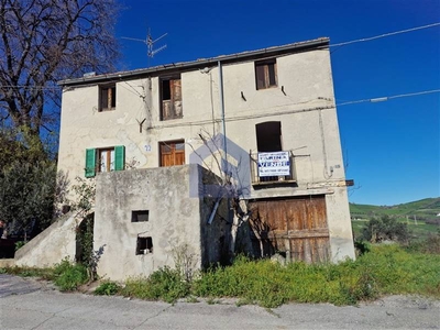 Casa singola da ristrutturare in zona Laroscia a Casoli