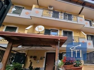 Ville, villette, terratetti Giugliano in Campania Via Innamorati Traversa Genovesi cucina:...