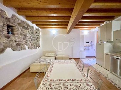 Appartamento in Vendita ad Desenzano del Garda - 260000 Euro