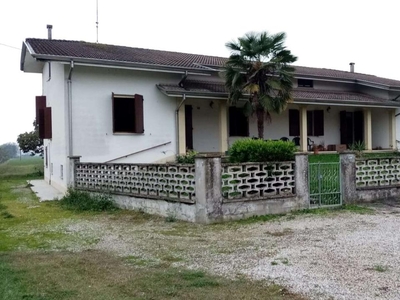 Villa bifamiliare in vendita a San Benedetto Po