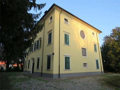 Villa Padronale del xix sec. con Bassi comodi ab.