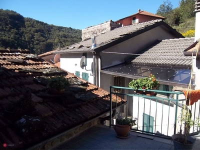 Casa indipendente con terrazzo a Bagnone