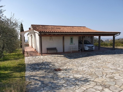 Casa indipendente con terrazzo, Monsummano Terme montevettolini