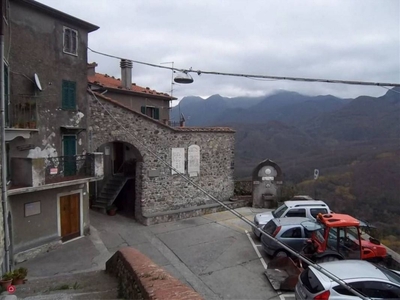 Casa indipendente da ristrutturare a Fosdinovo