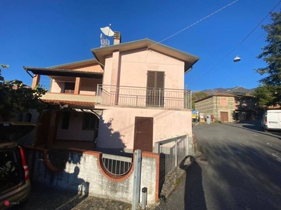 Villa con terrazzo a Bagnone