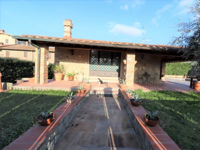 villa in vendita a Reggello