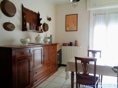 Appartamenti Cremona Via Cadore 53 cucina: A vista,