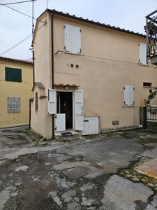 Appartamento a Pietrasanta, 6 locali, 1 bagno, arredato, 60 m²