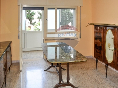 Appartamento in Largo Basilicata, Catania, 5 locali, 1 bagno, 88 m²
