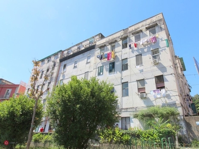 Appartamento in Vendita in Piazza S. Eframo Vecchio a Napoli