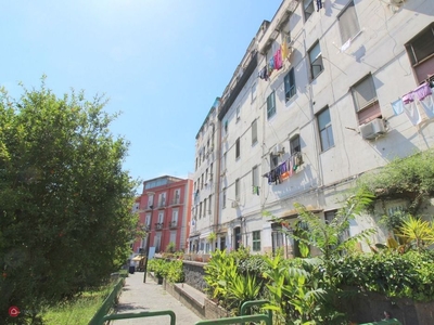 Appartamento in Vendita in Piazza S. Eframo Vecchio a Napoli