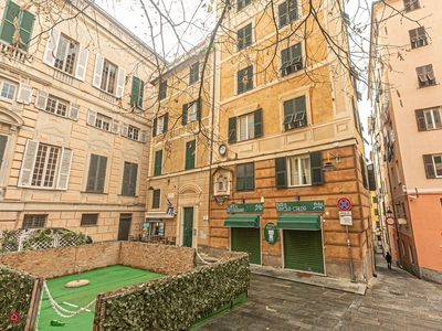 Appartamento in Vendita in Piazzetta S. Carlo 1 a Genova
